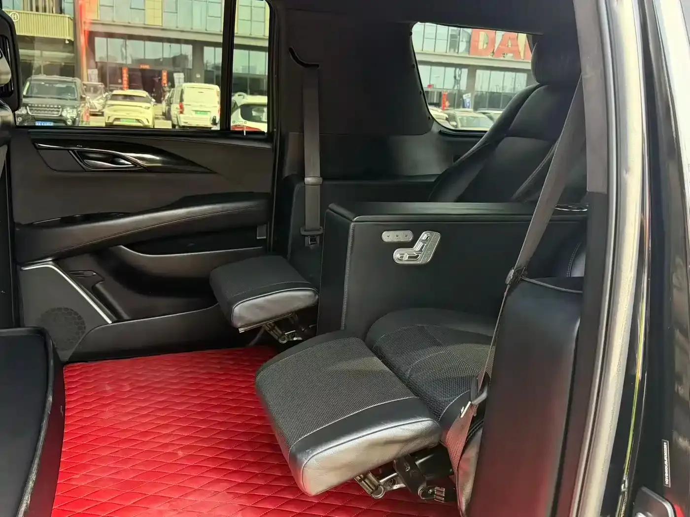 2017 Cadillac Escalade 6.2L ESV Platinum Edition Extended Wheelbase — миниатюра 9