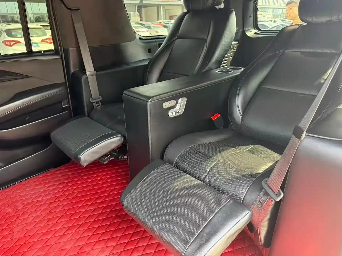 2017 Cadillac Escalade 6.2L ESV Platinum Edition Extended Wheelbase — миниатюра 10