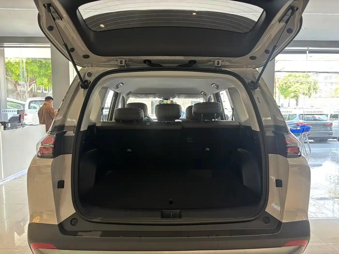 Starlight 560 2026 Model 1.5T CVT Elite — миниатюра 18