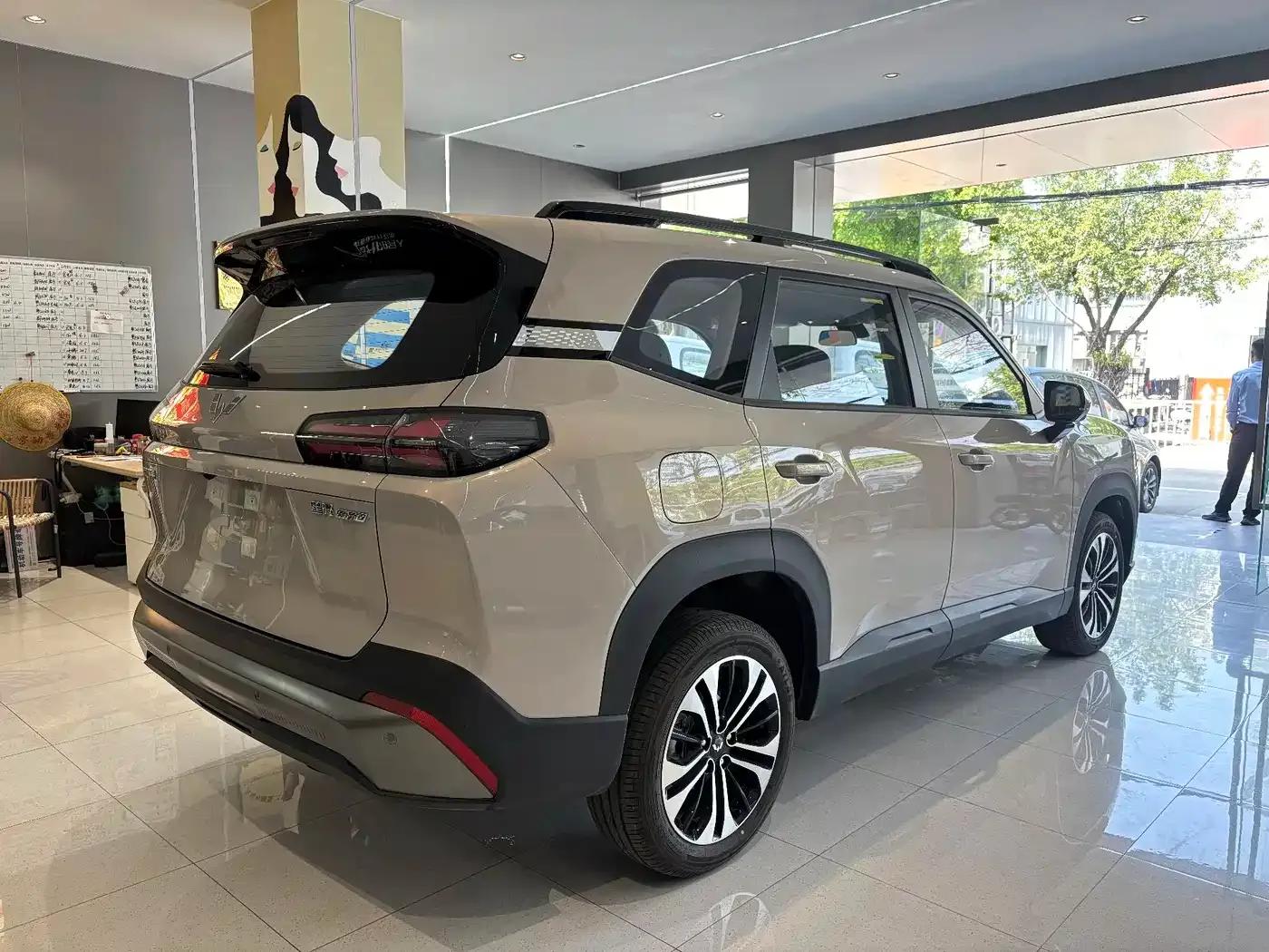 Starlight 560 2026 Model 1.5T CVT Elite — миниатюра 5
