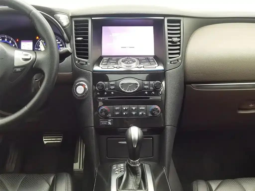 Infiniti QX70 2013 3.7L Standard Edition — миниатюра 12
