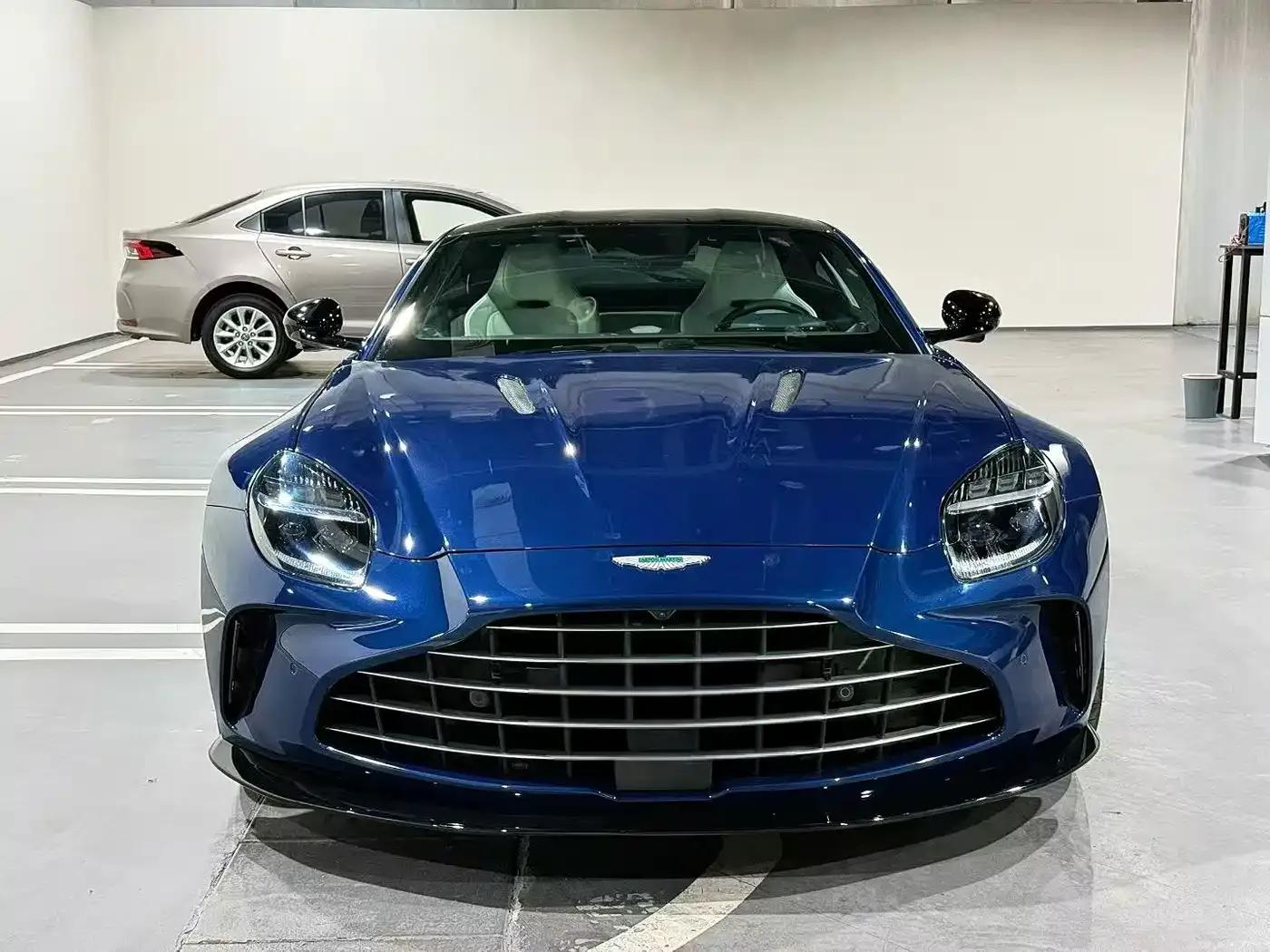 2024 V8 Vantage 4.0T V8 Coupe — миниатюра 2