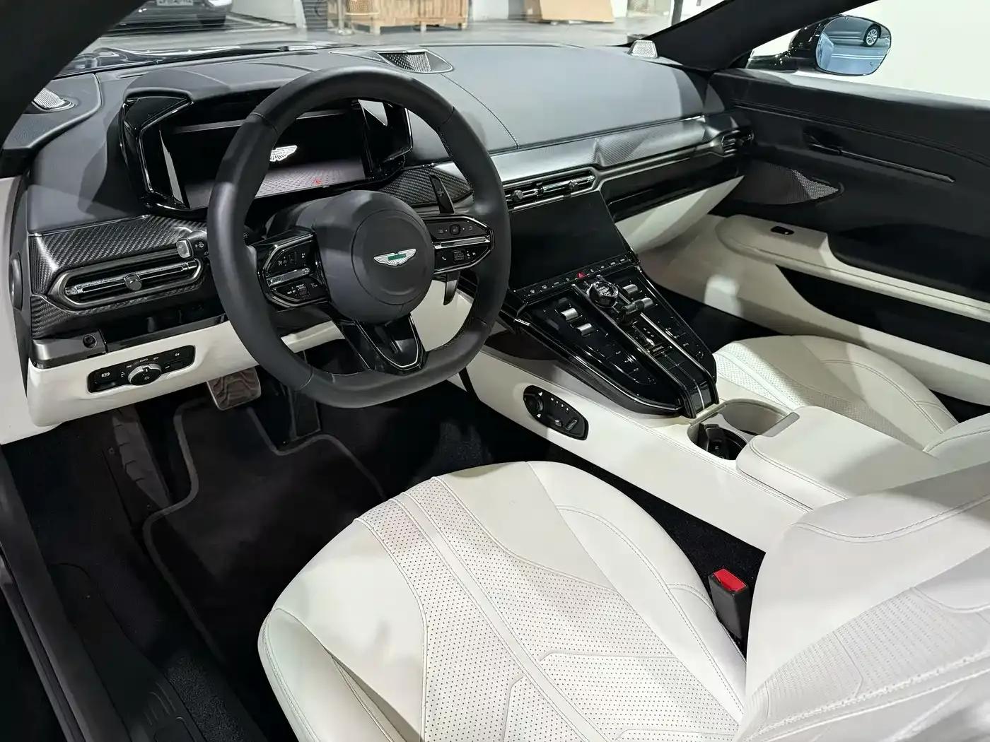 2024 V8 Vantage 4.0T V8 Coupe — миниатюра 6