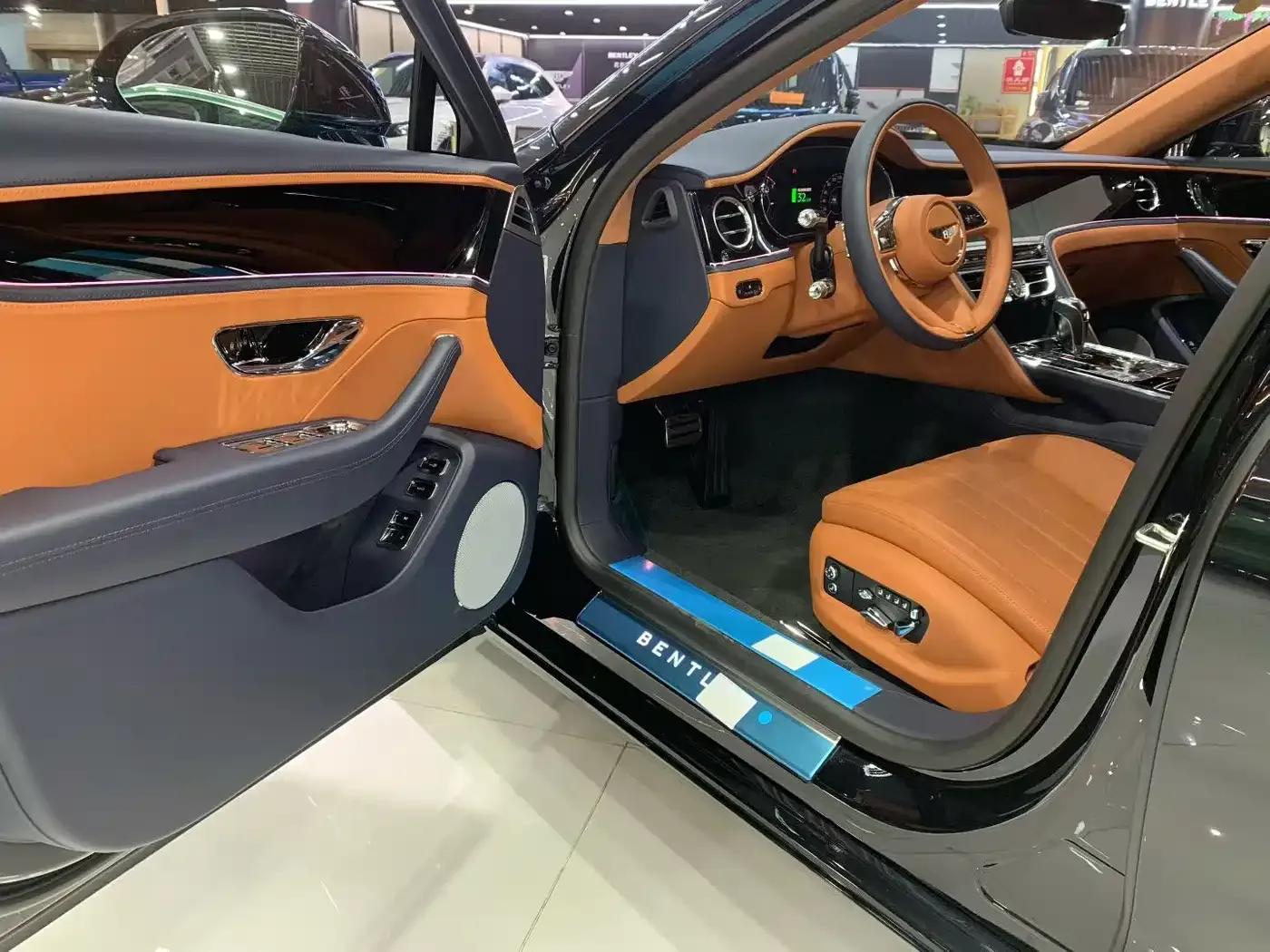 2026 Mercedes-Benz Flying Spur Plug-in Hybrid 4.0T V8 Standard Edition — миниатюра 3