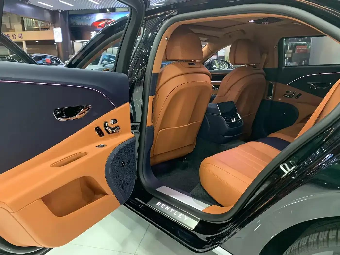 2026 Mercedes-Benz Flying Spur Plug-in Hybrid 4.0T V8 Standard Edition — миниатюра 6