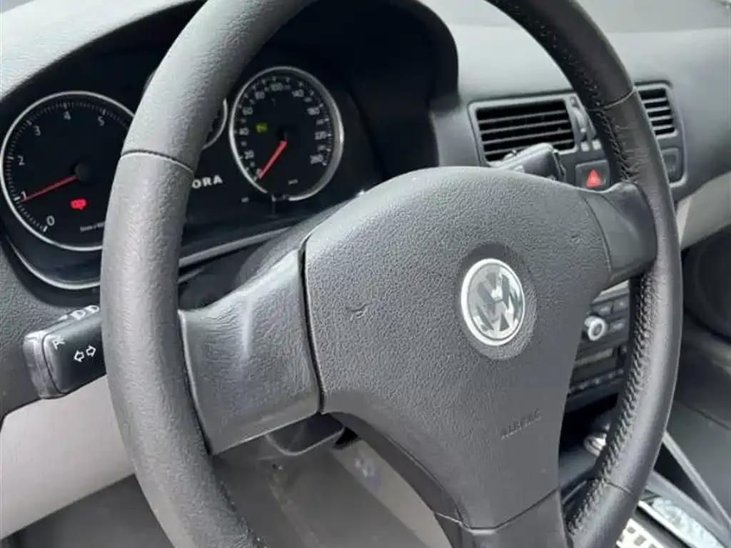 2006 Volkswagen Bora Classic HS 1.6 Automatic Luxury — миниатюра 2