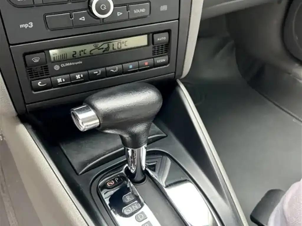 2006 Volkswagen Bora Classic HS 1.6 Automatic Luxury — миниатюра 8
