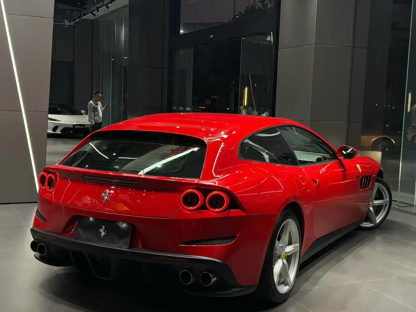 2017 GTC4Lusso 3.9T V8 — миниатюра 3