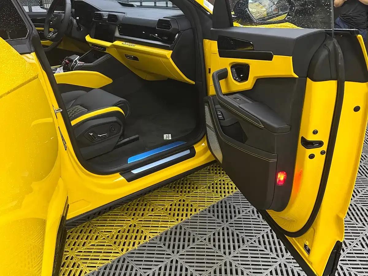 2025 Urus SE 4.0T Standard Edition — миниатюра 7