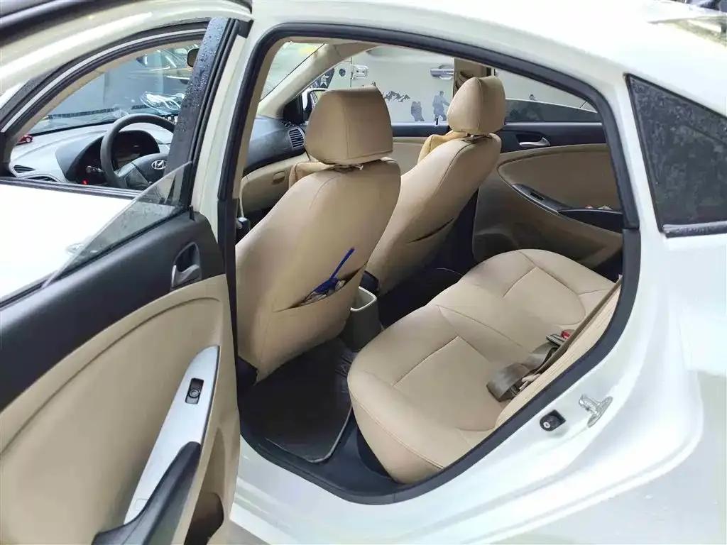2014 Hyundai Reina 1.4L Automatic Leading Edition GLX — миниатюра 11