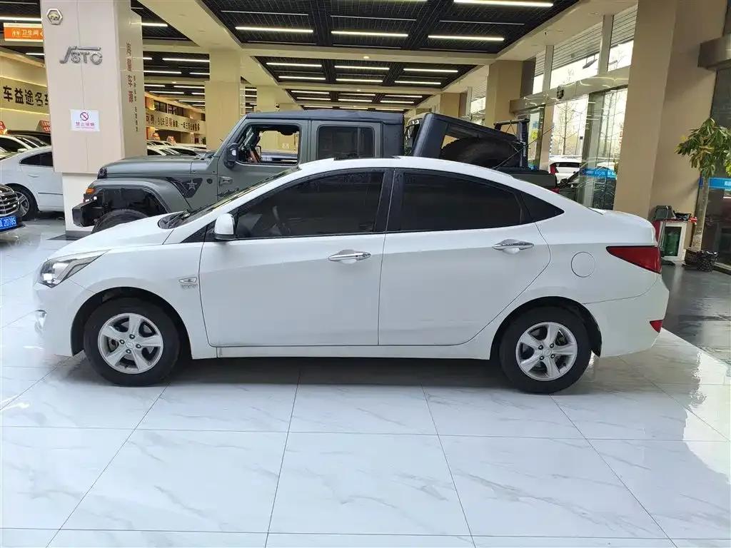 2014 Hyundai Reina 1.4L Automatic Leading Edition GLX — миниатюра 4