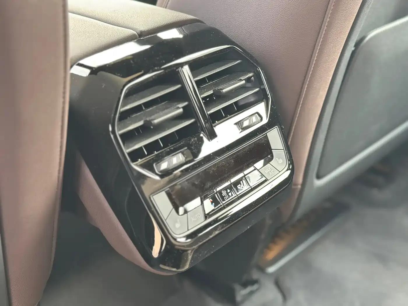 BMW iX M60 2023 M60 — миниатюра 12