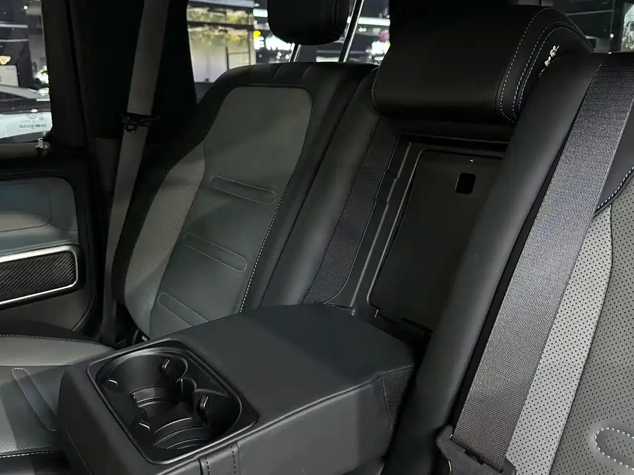 Mercedes-Benz G-Class PHEV 2025 G580 First Edition — миниатюра 24