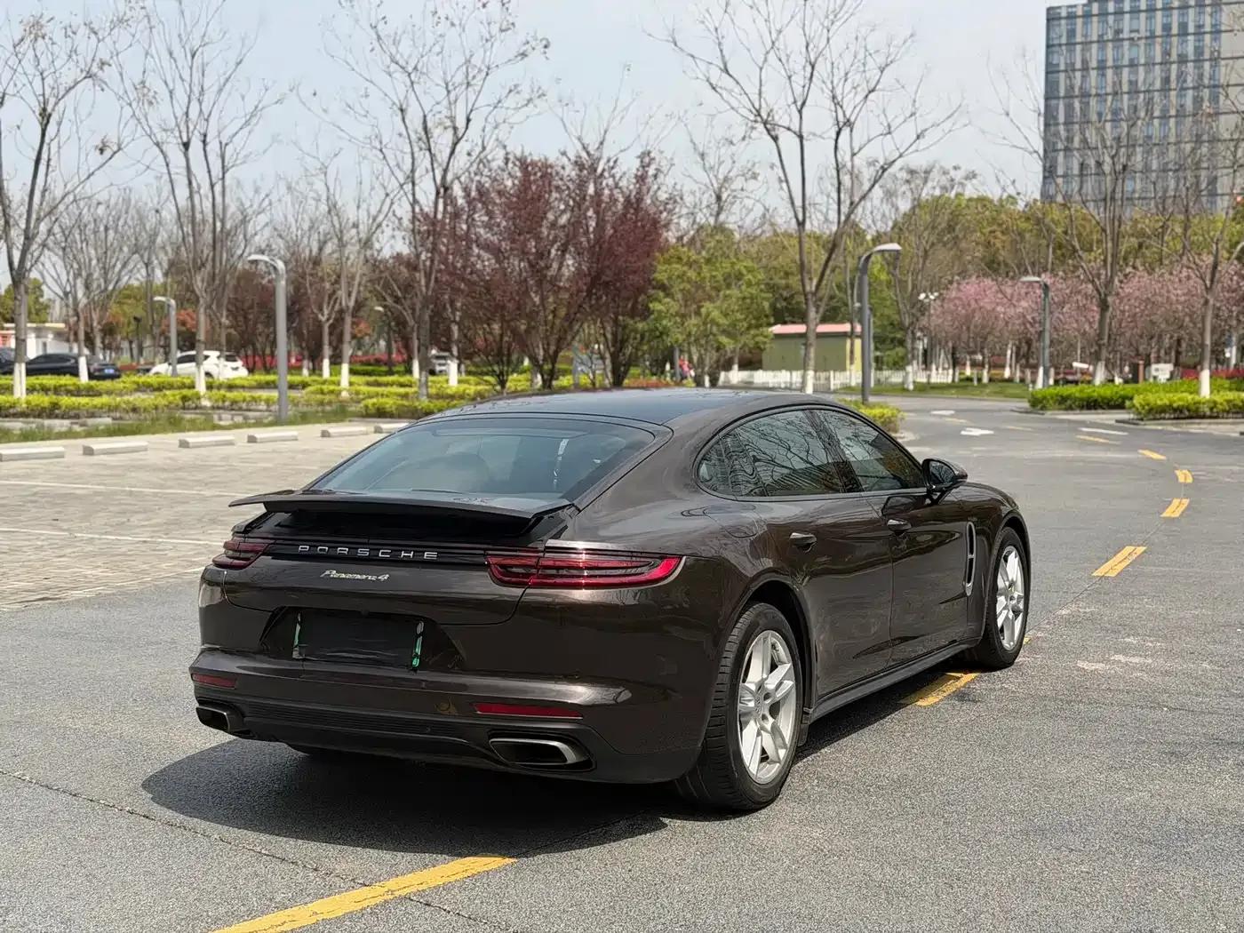 2017 Panamera 4 E-Hybrid Executive Long Wheelbase 2.9T — миниатюра 13