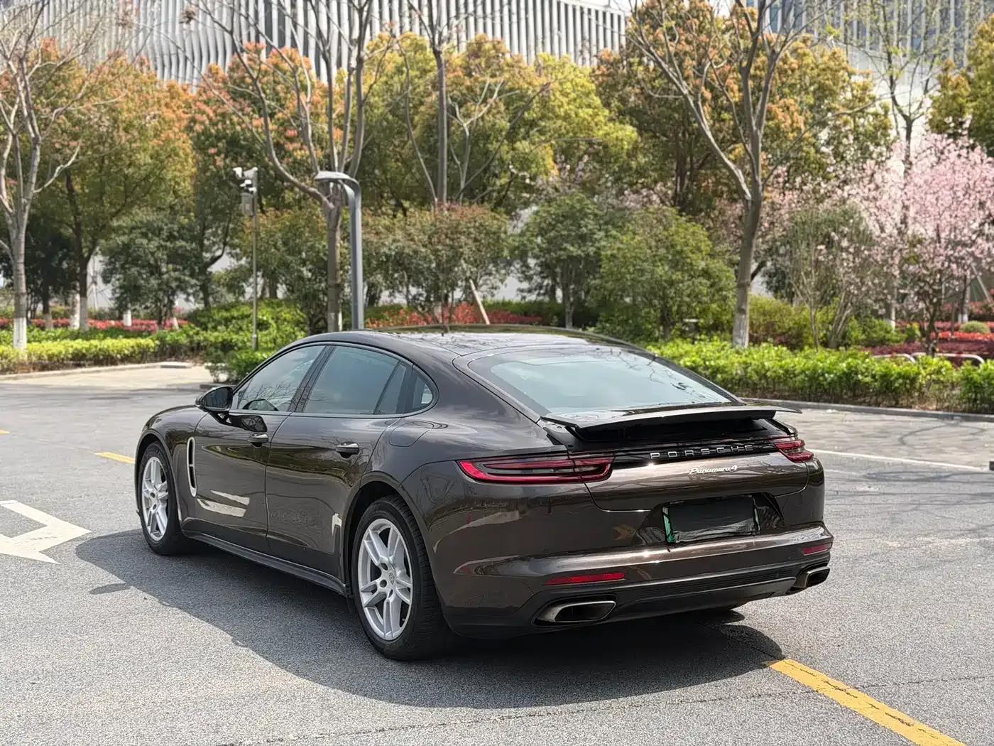 2017 Panamera 4 E-Hybrid Executive Long Wheelbase 2.9T — миниатюра 15