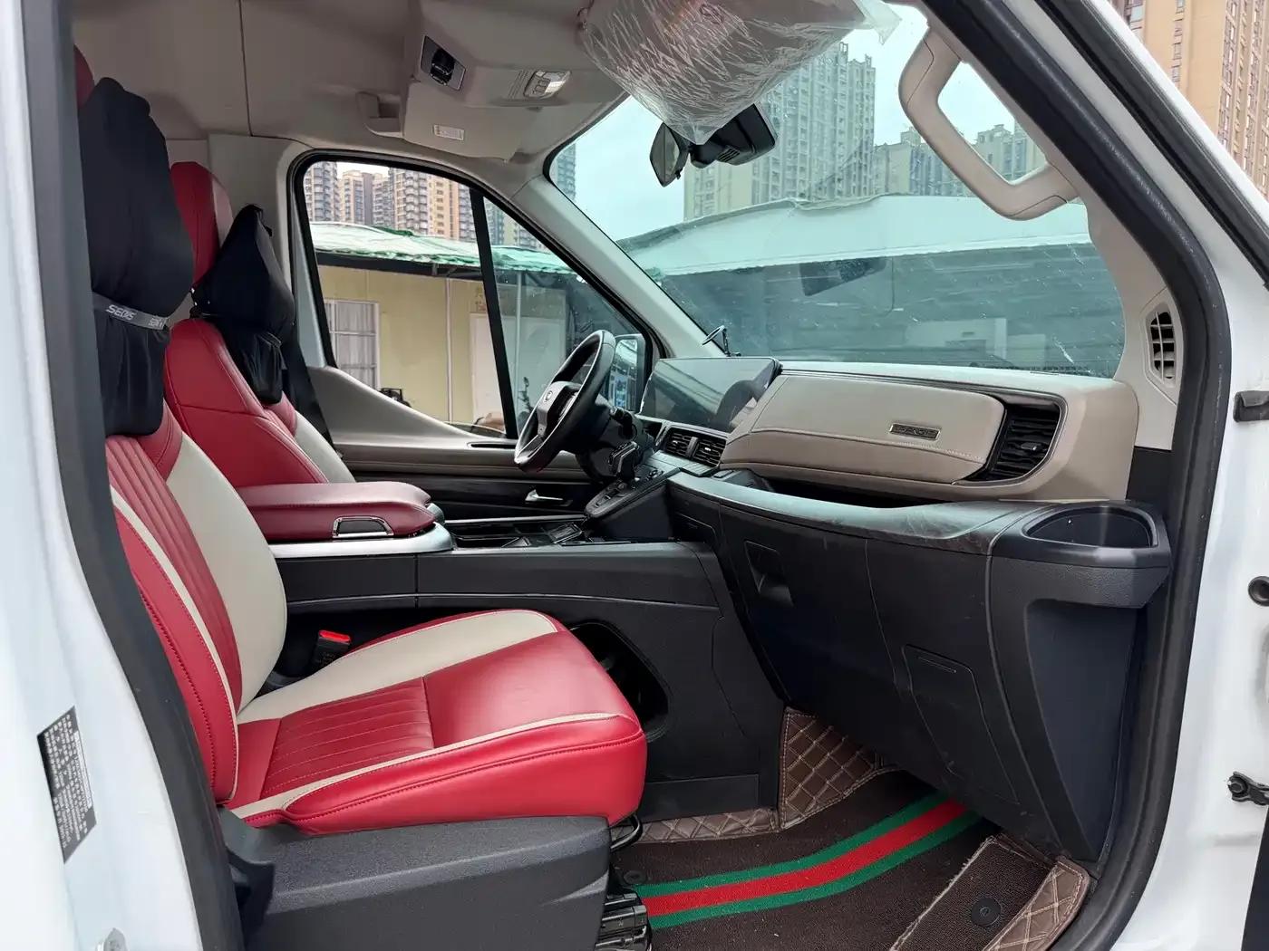 Ford Transit T8 2024 T8 2.3T Diesel Manual Mid-Wheelbase Mid-Roof 9-Seater Business Travel Edition 2/2/2/3 — миниатюра 5