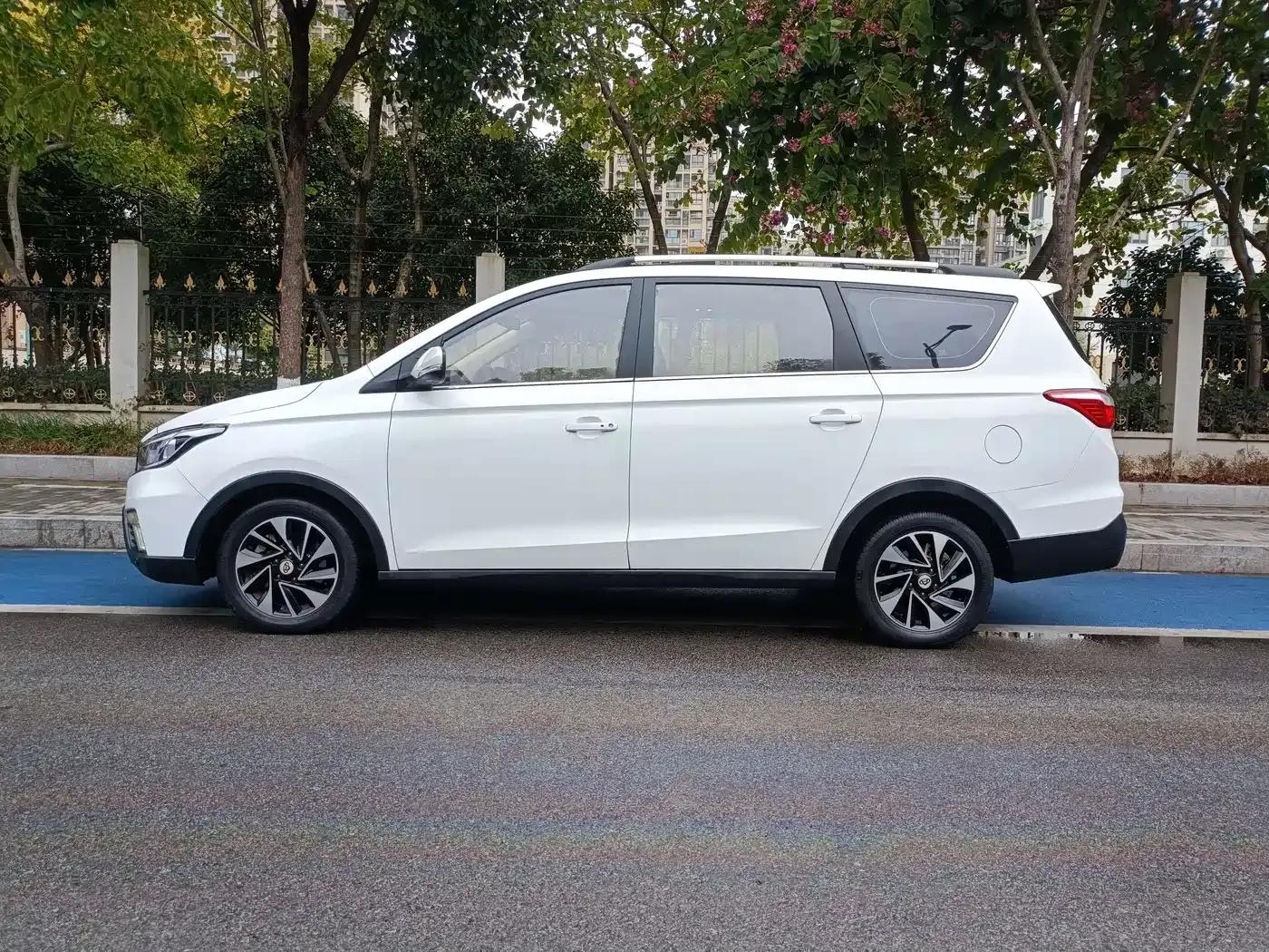 Changan Oushang A800 2018 1.6L Manual Smart Network Model — миниатюра 3