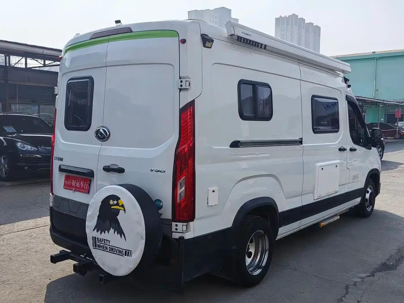 SAIC MAXUS V90 RV 2021 Model 2.0T Traveler V90 Self-propelled Class B Motorhome Luxury Version with Longitudinal Bed — миниатюра 21
