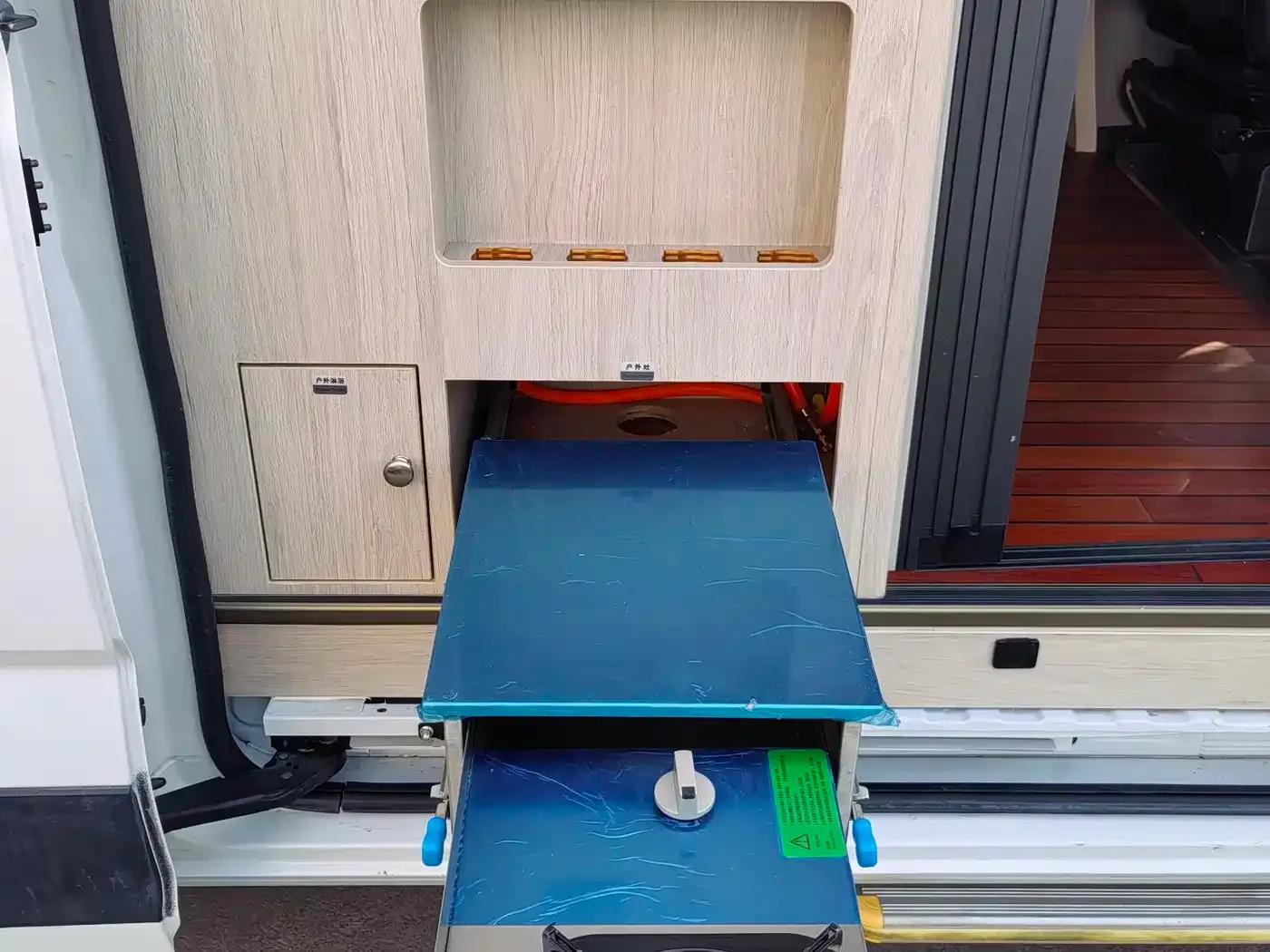 SAIC MAXUS V90 RV 2021 Model 2.0T Traveler V90 Self-propelled Class B Motorhome Luxury Version with Longitudinal Bed — миниатюра 6