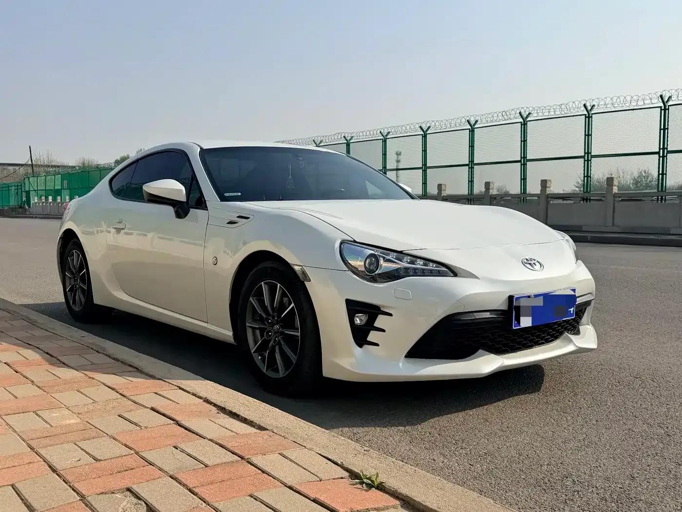 Toyota 86 2017 2.0L Automatic Luxury — миниатюра 3