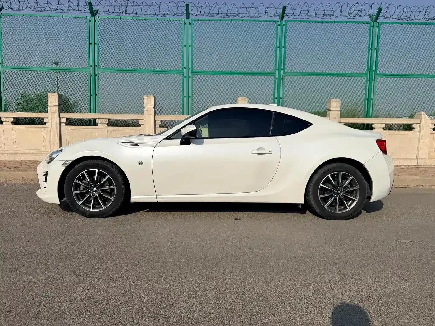 Toyota 86 2017 2.0L Automatic Luxury — миниатюра 7