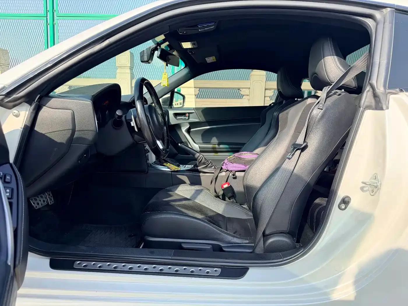 Toyota 86 2017 2.0L Automatic Luxury — миниатюра 8