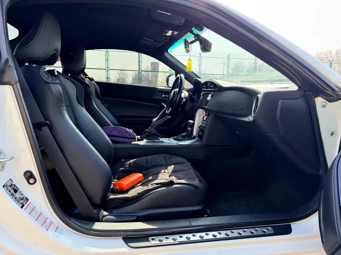 Toyota 86 2017 2.0L Automatic Luxury — миниатюра 9