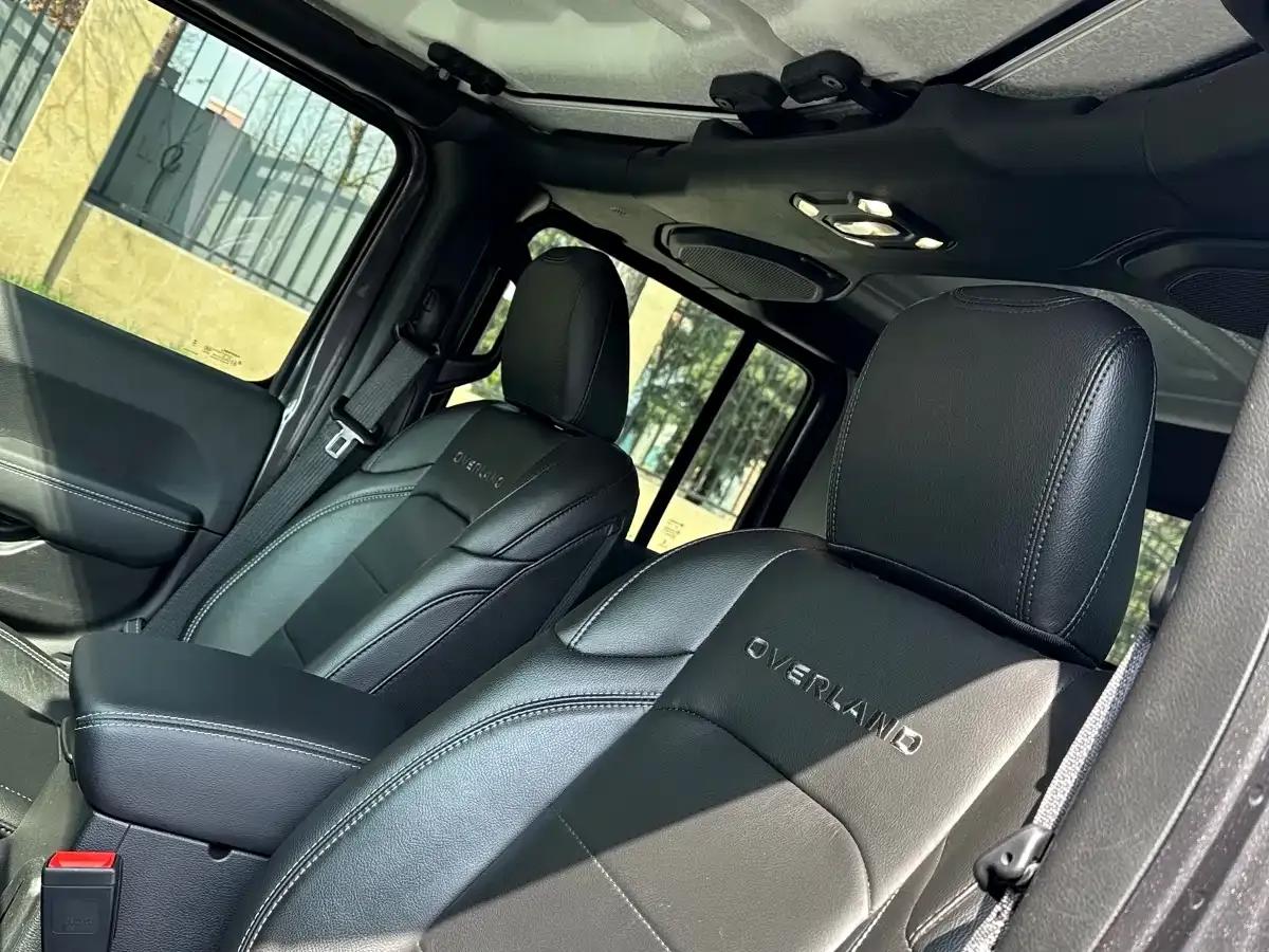 Gladiator 2023 3.6L Overland — миниатюра 12