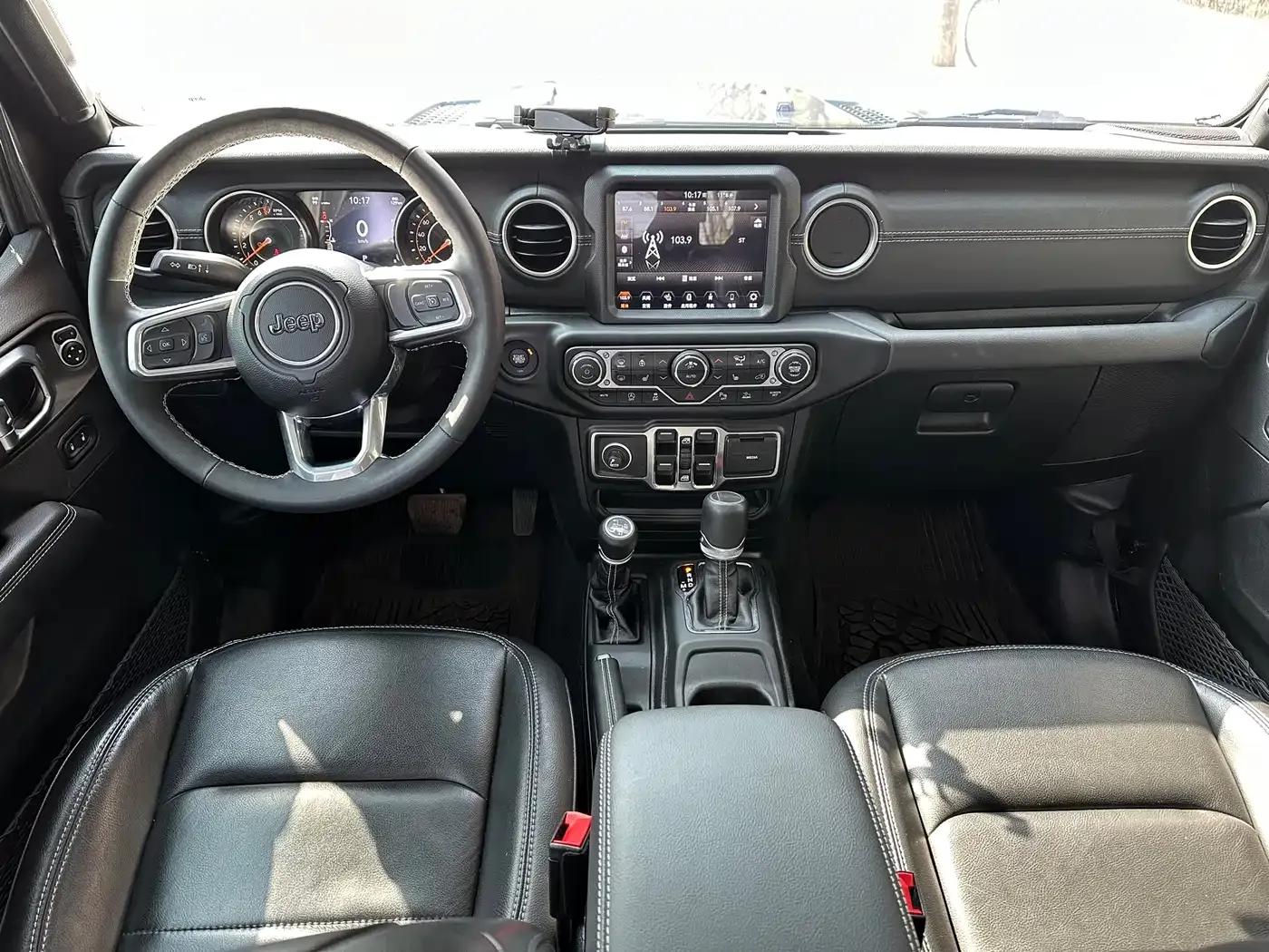 Gladiator 2023 3.6L Overland — миниатюра 15