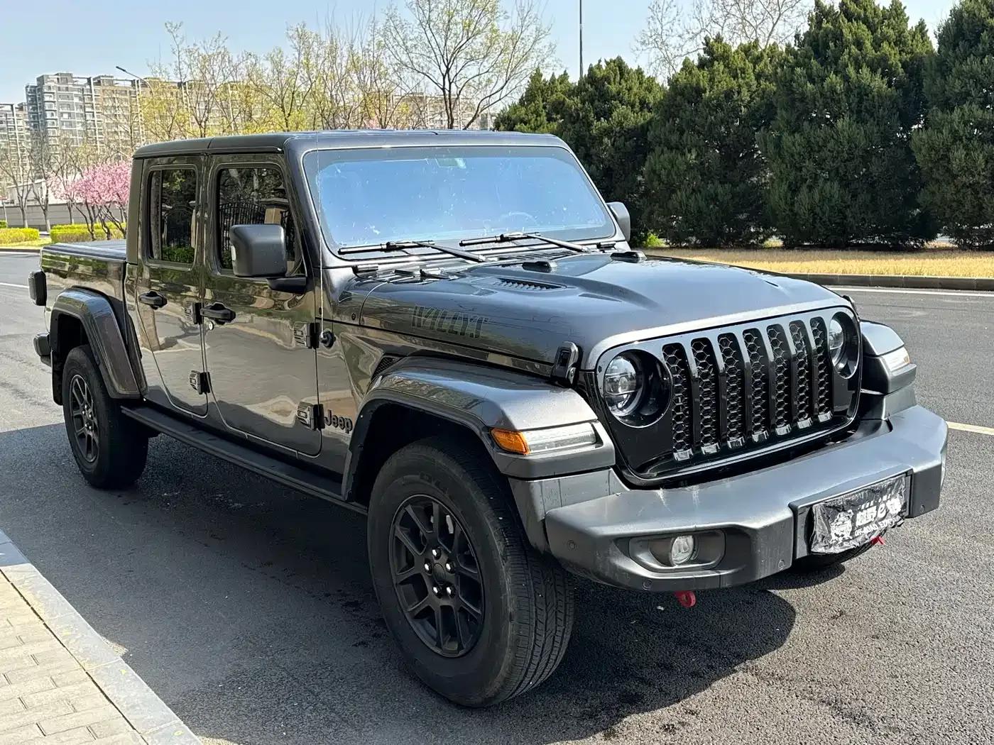 Gladiator 2023 3.6L Overland — миниатюра 3