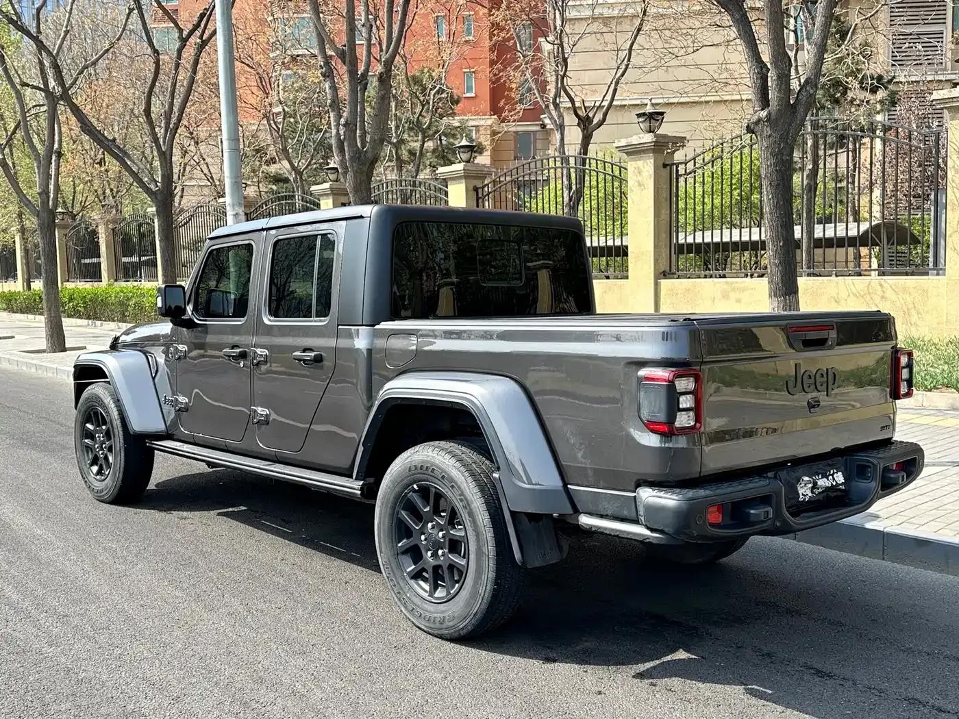 Gladiator 2023 3.6L Overland — миниатюра 5