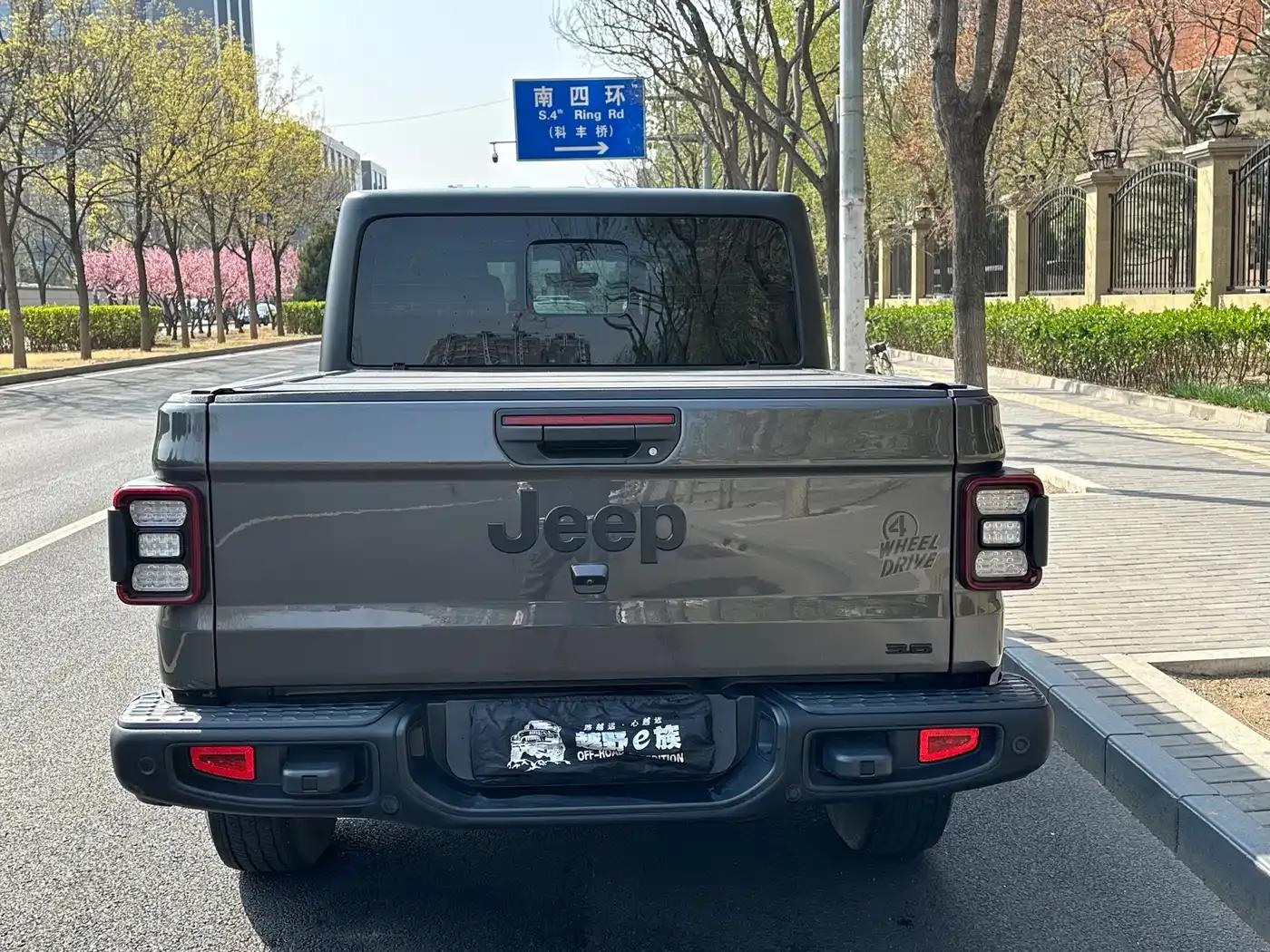 Gladiator 2023 3.6L Overland — миниатюра 7