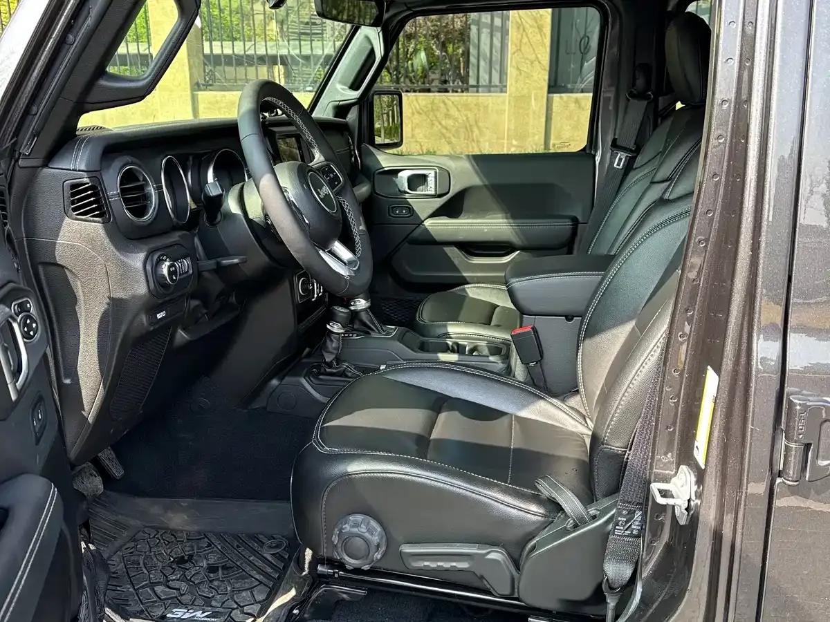 Gladiator 2023 3.6L Overland — миниатюра 8