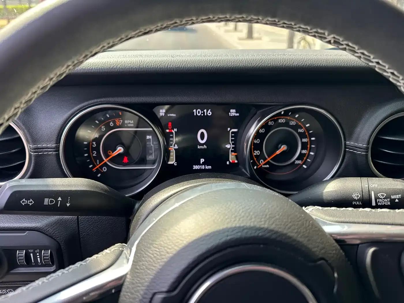 Gladiator 2023 3.6L Overland — миниатюра 10