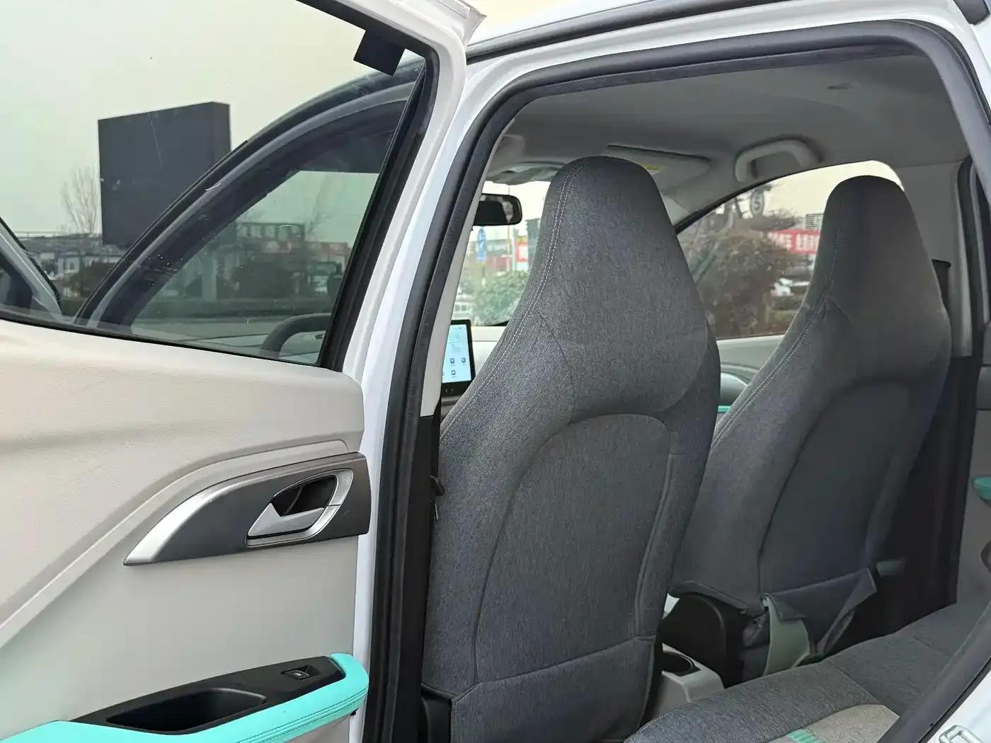 Yizhi EV3 2023 Youth Edition 320KM Luxury — миниатюра 8