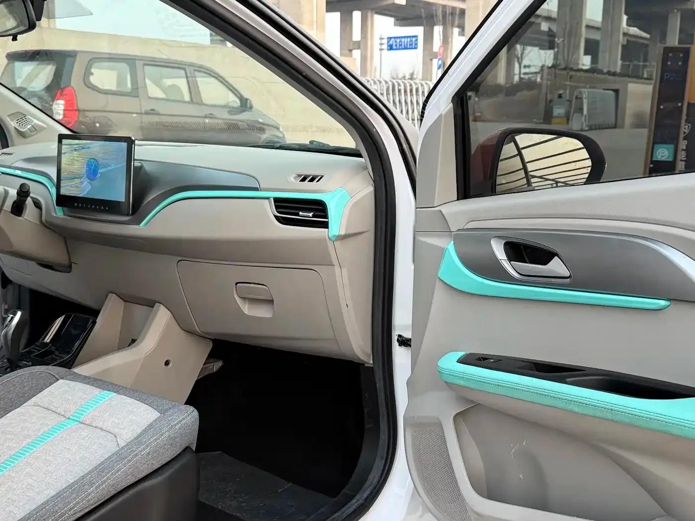 Yizhi EV3 2023 Youth Edition 320KM Luxury — миниатюра 9