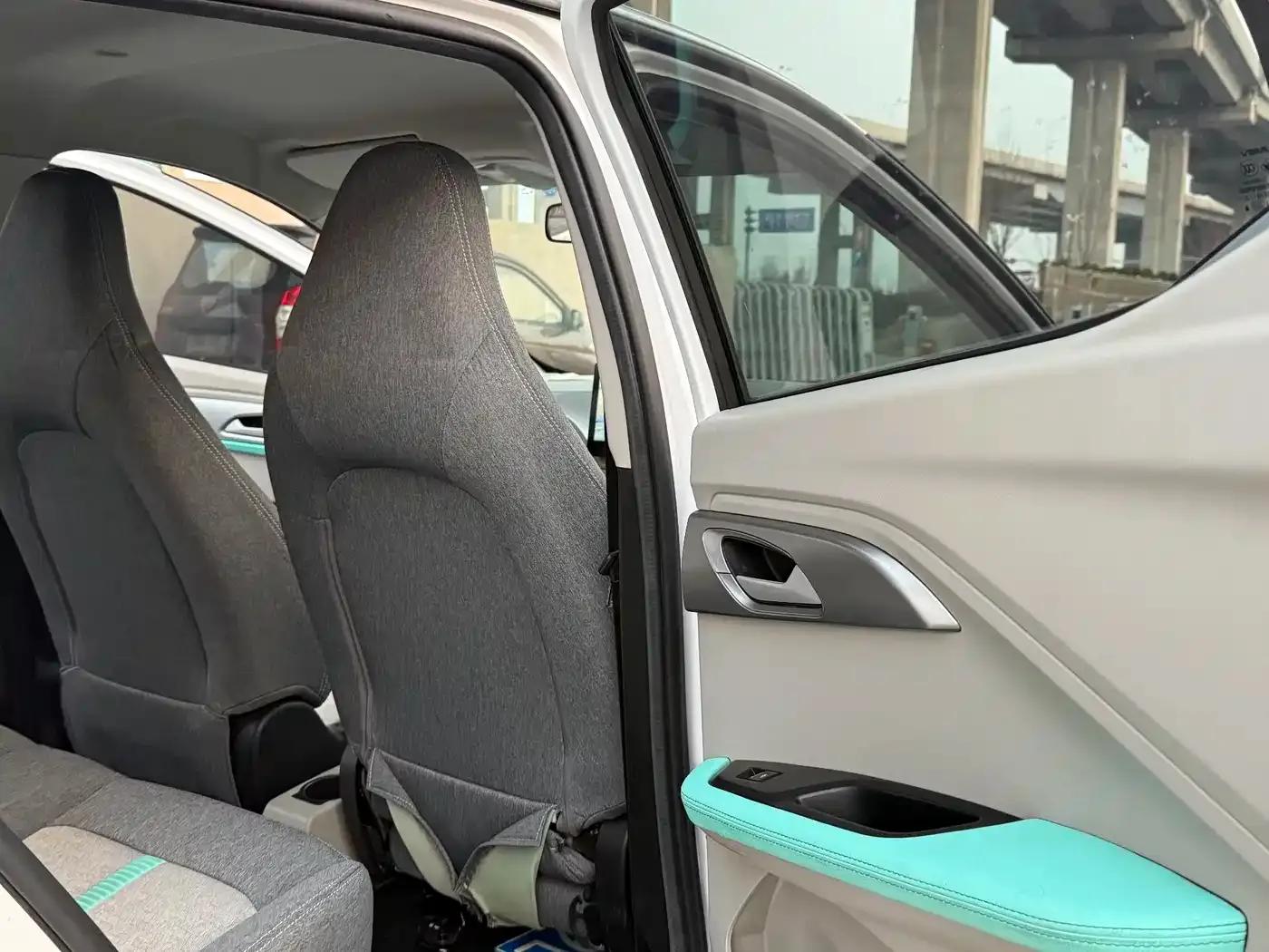 Yizhi EV3 2023 Youth Edition 320KM Luxury — миниатюра 10