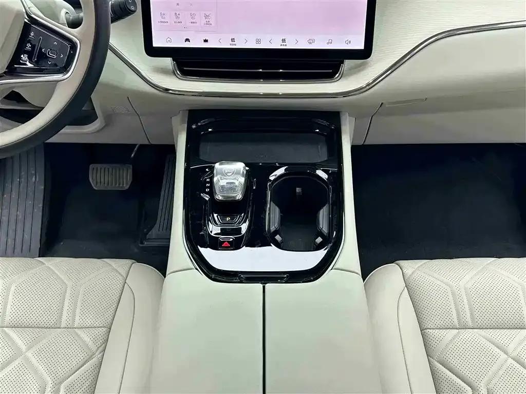 Volvo EM90 2025 Ultra 6-seater — миниатюра 12