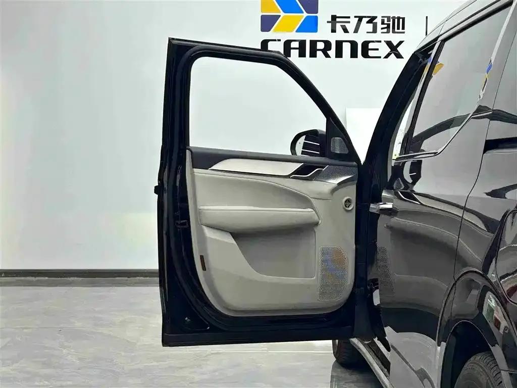 Volvo EM90 2025 Ultra 6-seater — миниатюра 4