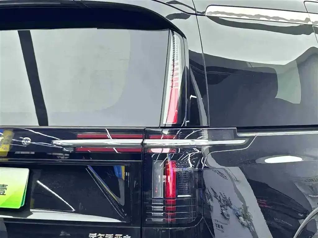 Volvo EM90 2025 Ultra 6-seater — миниатюра 9