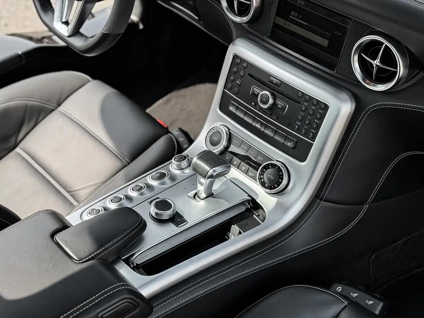2011 Mercedes-Benz SLS AMG — миниатюра 4