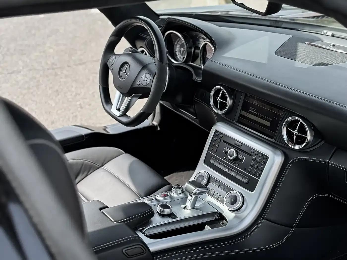 2011 Mercedes-Benz SLS AMG — миниатюра 6