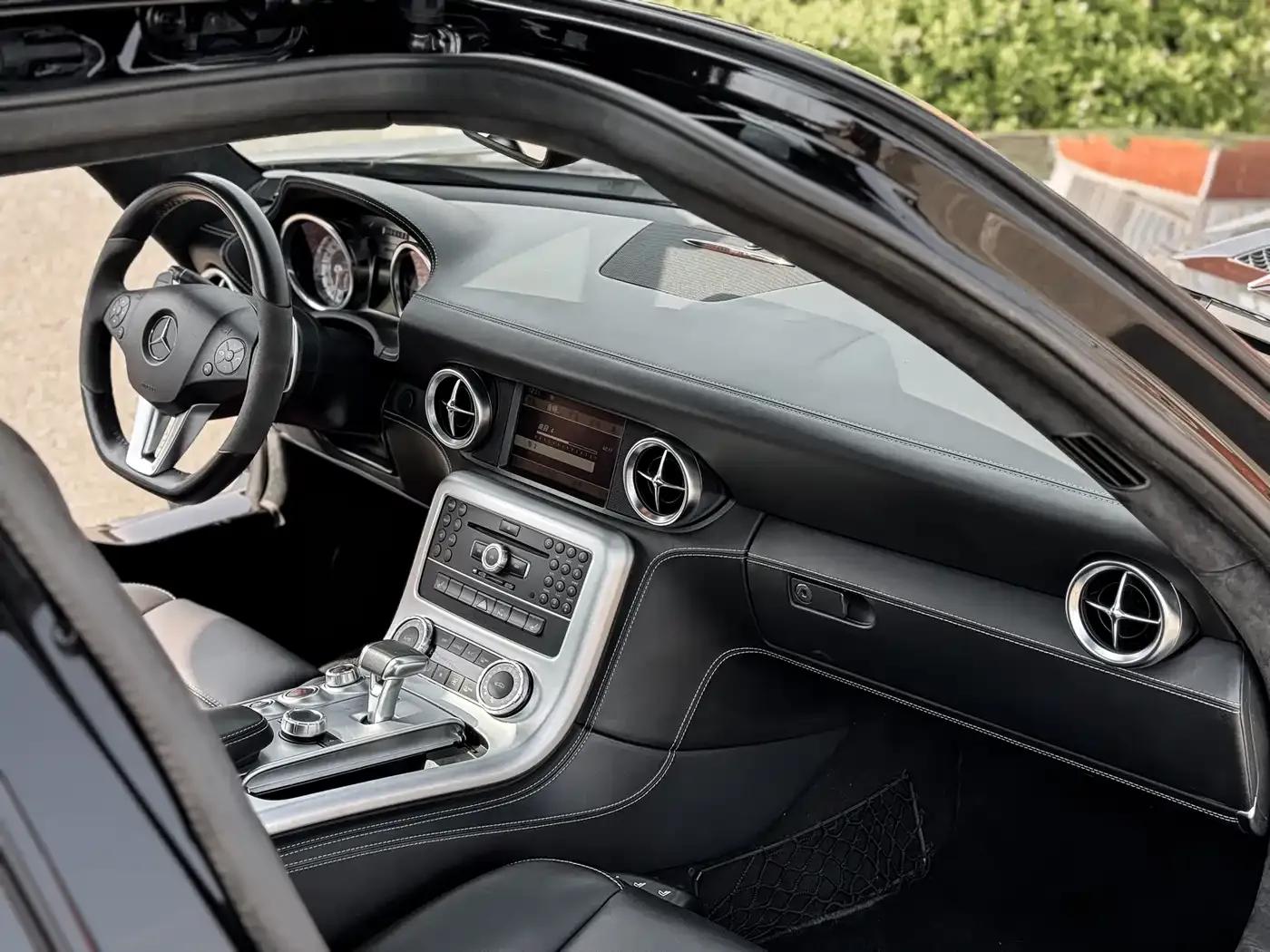 2011 Mercedes-Benz SLS AMG — миниатюра 7