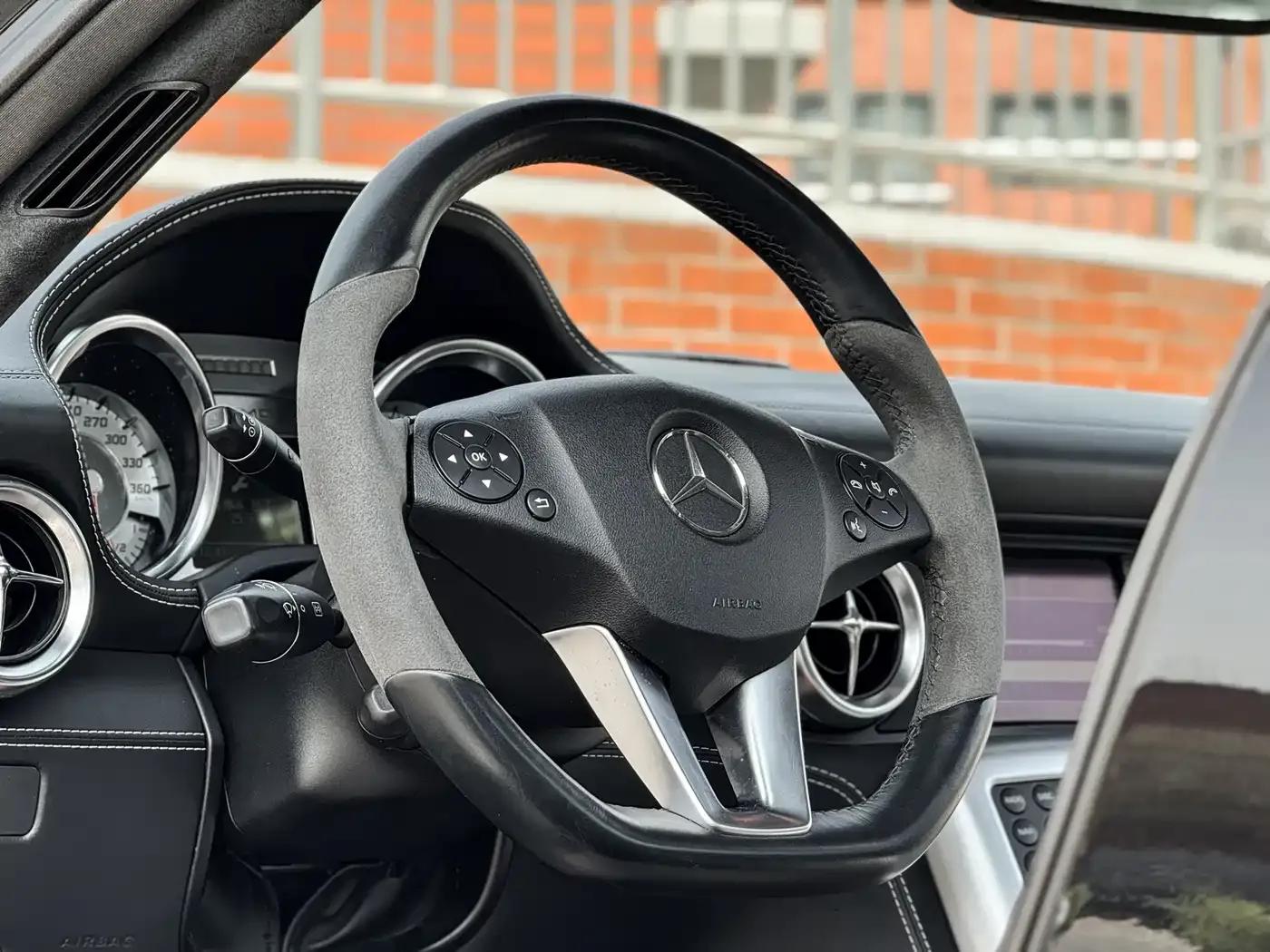 2011 Mercedes-Benz SLS AMG — миниатюра 9
