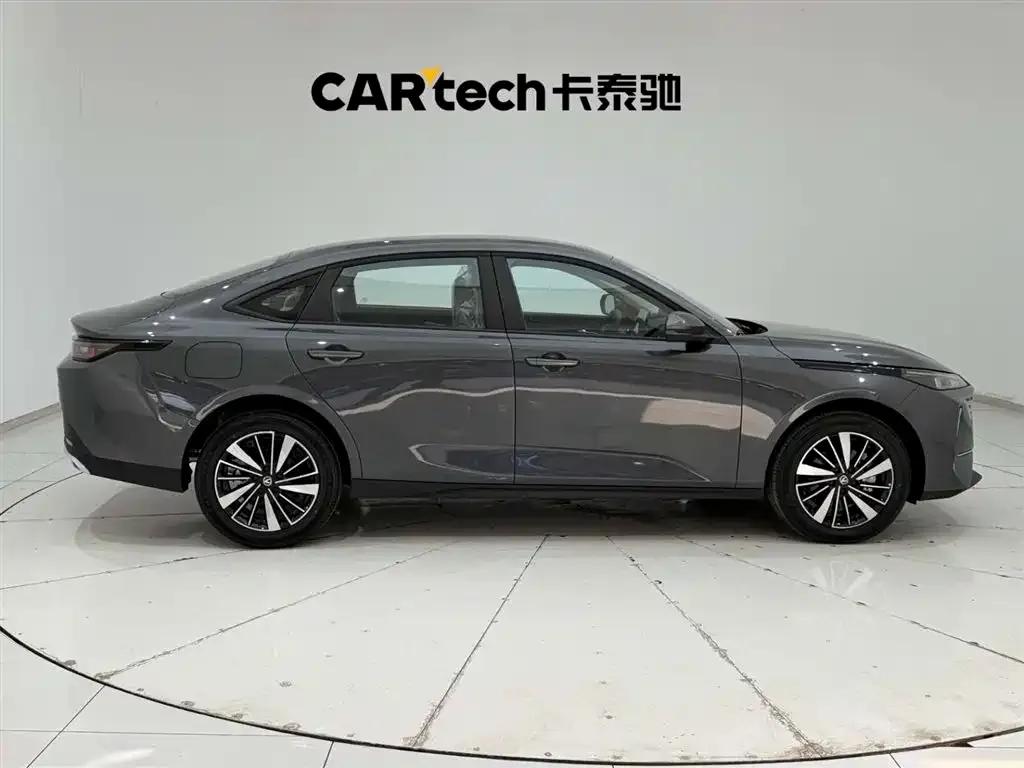 Changan Eado PHEV 2025 Smart Blue Whale 145KM High-Performance Edition — миниатюра 12
