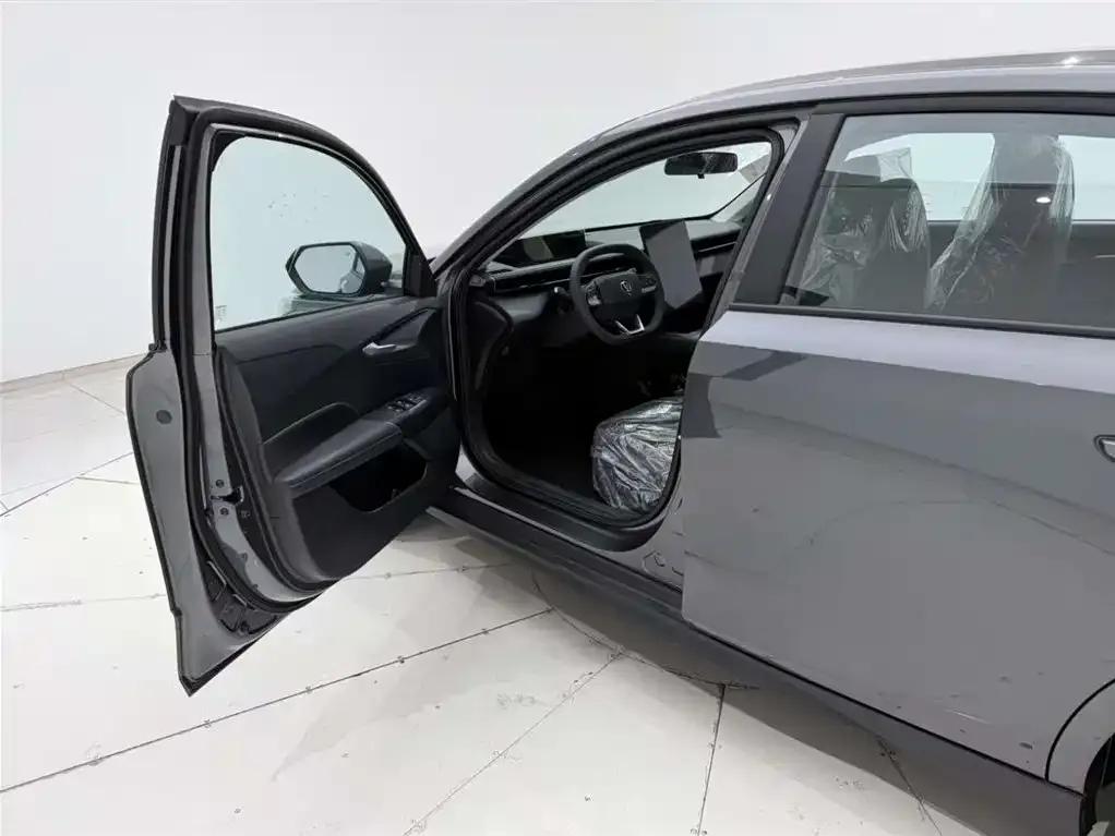 Changan Eado PHEV 2025 Smart Blue Whale 145KM High-Performance Edition — миниатюра 13