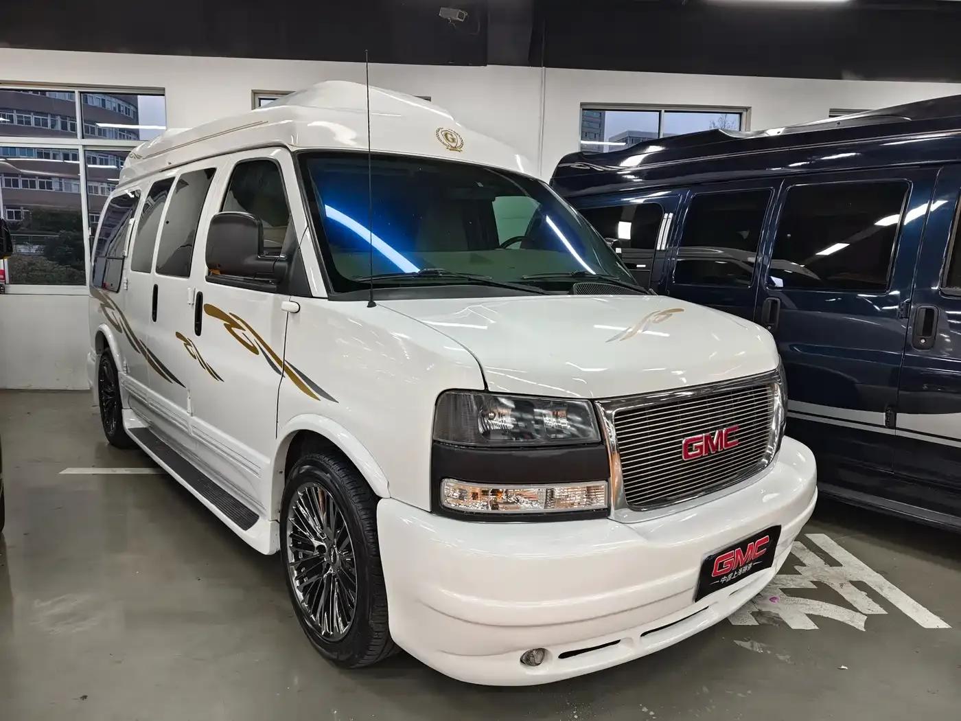 2011 SAVANA 5.3L Business Star 7-seater — миниатюра 1