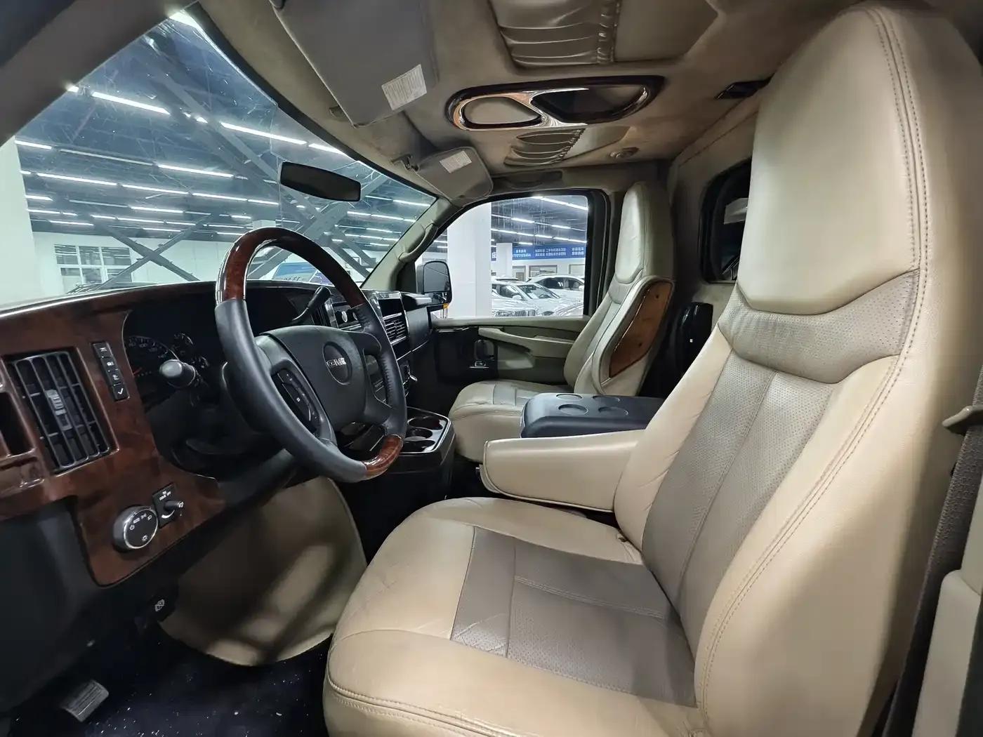 2011 SAVANA 5.3L Business Star 7-seater — миниатюра 5