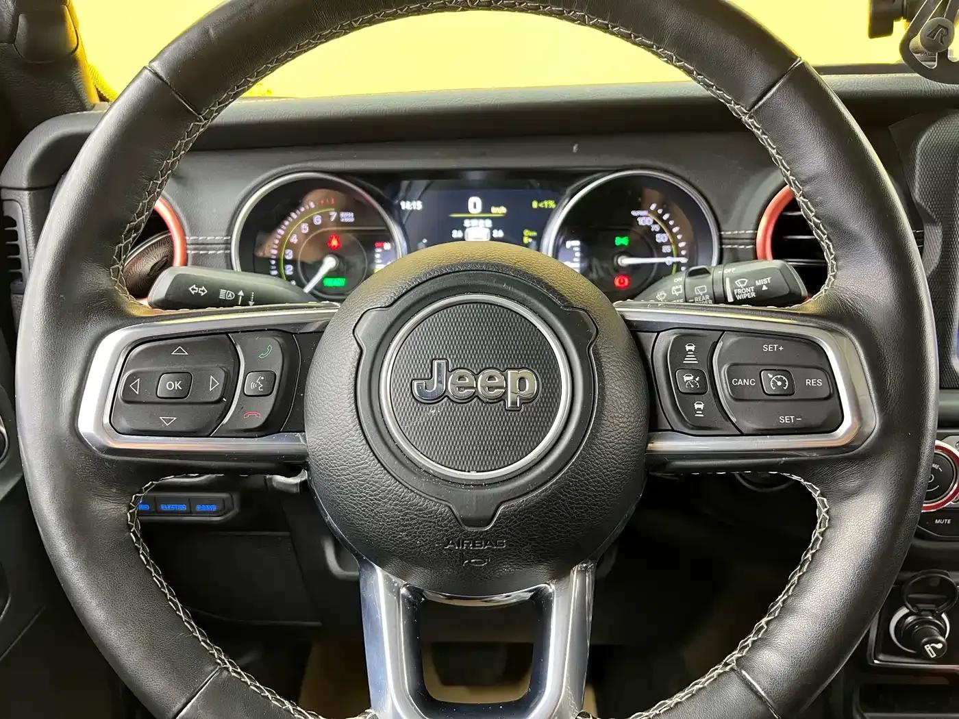 Jeep Wrangler New Energy 2021 Model 4-Door 2.0T 4xe Sahara — миниатюра 11