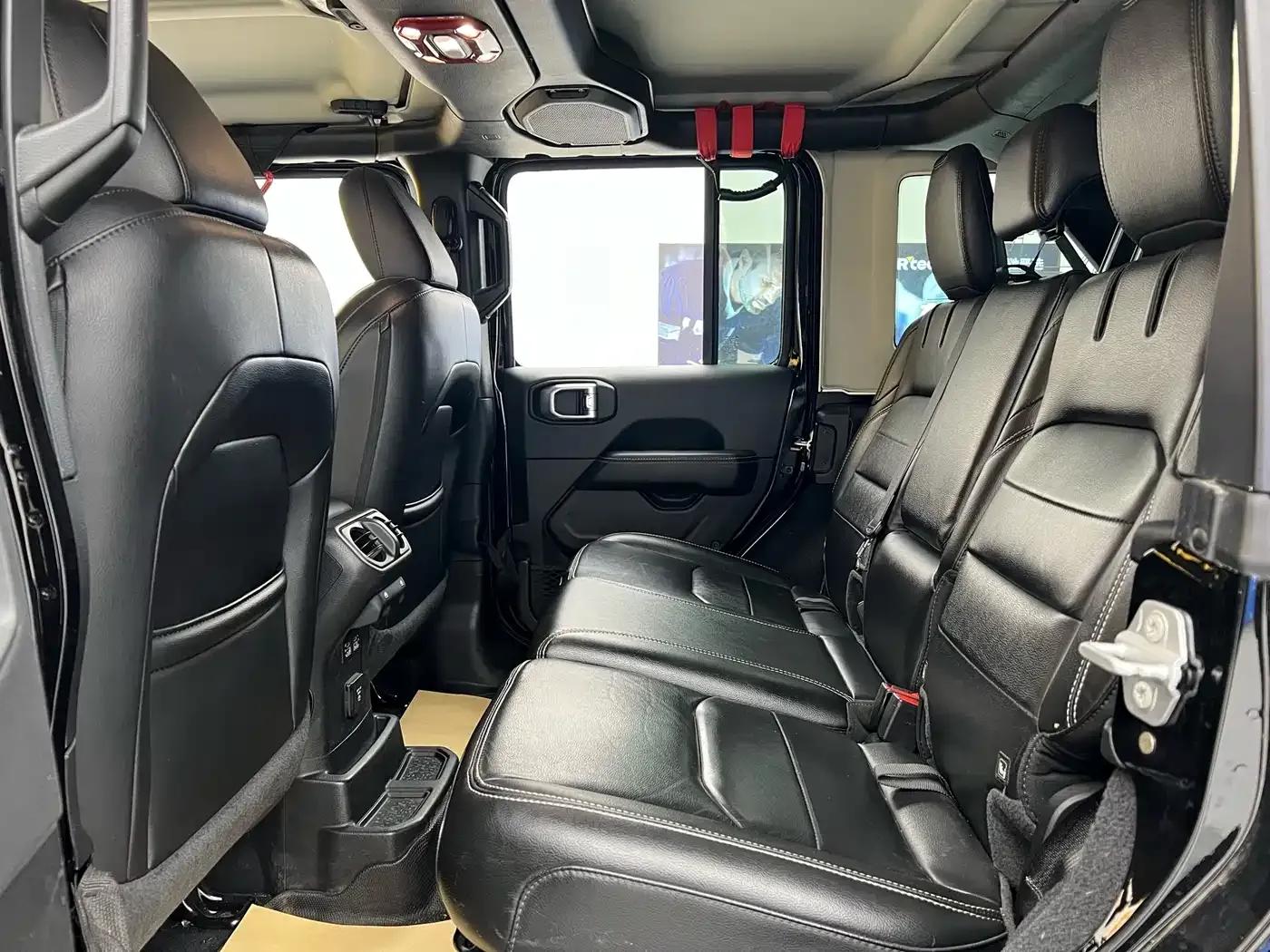 Jeep Wrangler New Energy 2021 Model 4-Door 2.0T 4xe Sahara — миниатюра 22